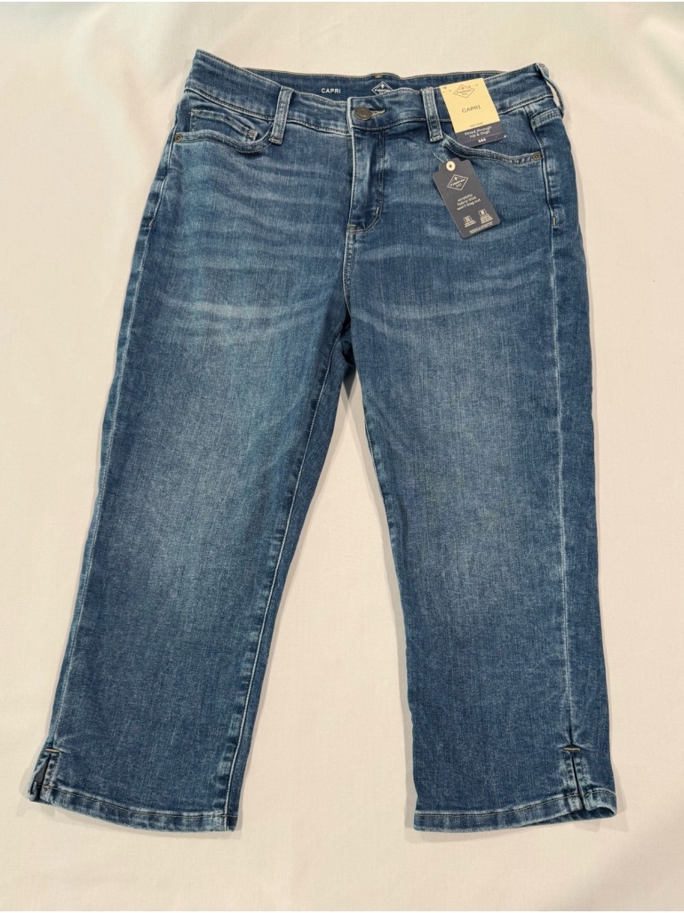 St John’s Bay women’s capri midrise blue jeans with small side split size 10 NWT
